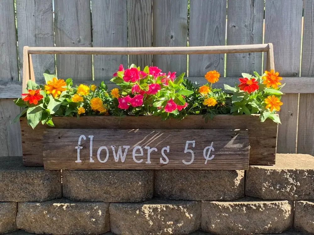 handmade seasonal garden signs decor ideas